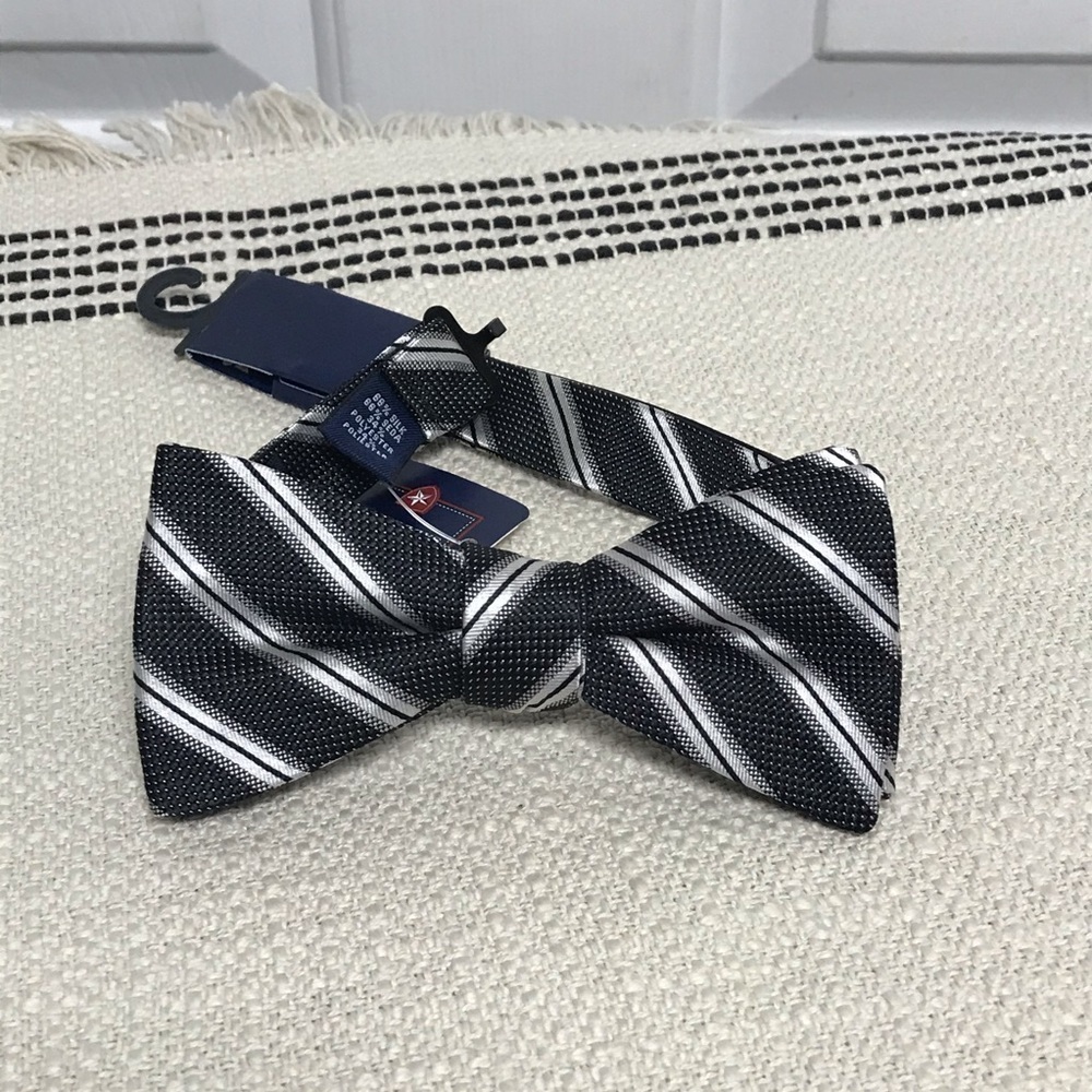 NWT SADDLEBRED / Black with white stripe Bow tie